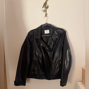 Old Navy black moto Leather Jacket not cropped size L
